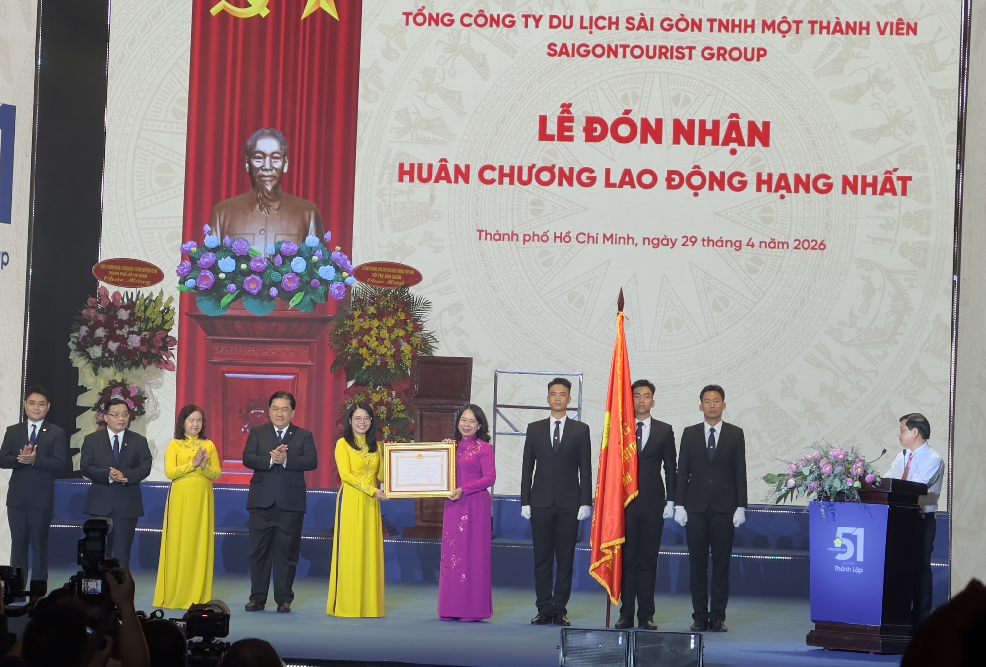 Saigontourist Group kỷ niệm 51 năm thành lập và đón Huân chương Lao động hạng Nhất lần thứ hai - Ảnh 1.