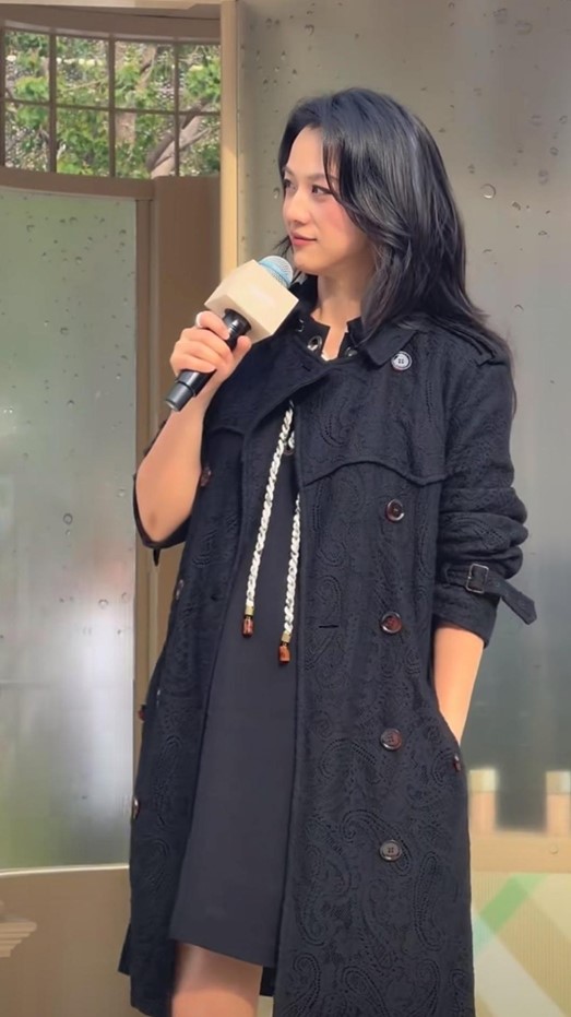 Nữ diễn vi&ecirc;n phim Sắc giới mang bầu ở tuổi 47 - Ảnh 1.