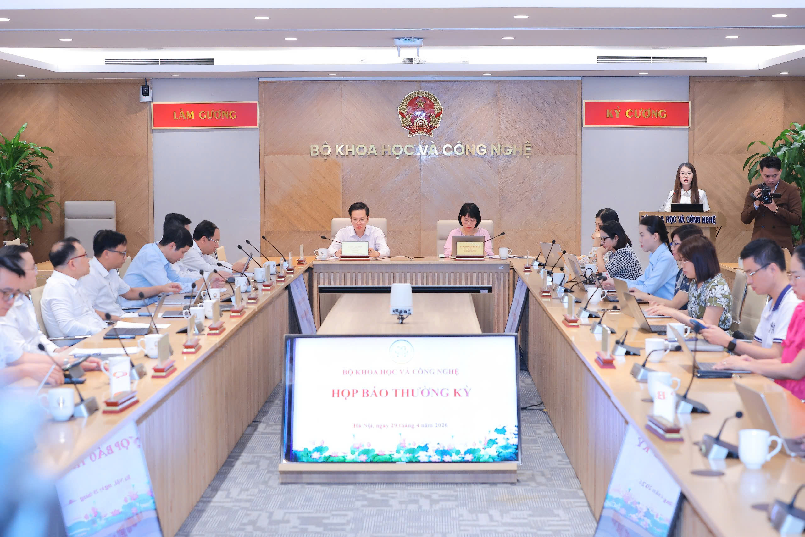 34 triệu thuê bao chưa xác nhận trên VNeID, cảnh báo rủi ro pháp lý- Ảnh 1.