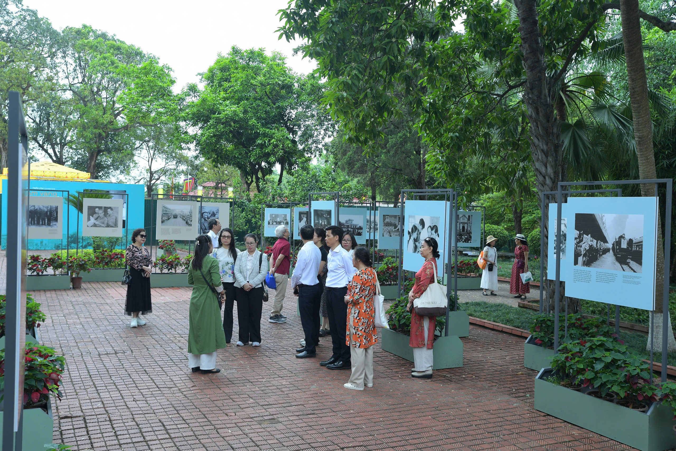 Gợi lại ký ức sau ngày thống nhất qua ảnh tư liệu quý- Ảnh 4.