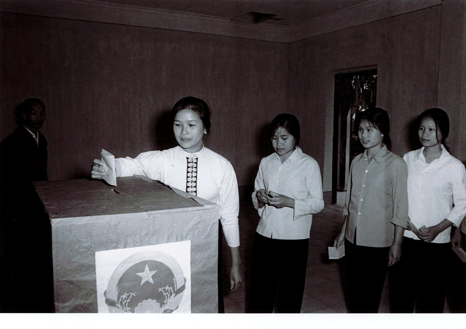 Gợi lại ký ức sau ngày thống nhất qua ảnh tư liệu quý- Ảnh 3.