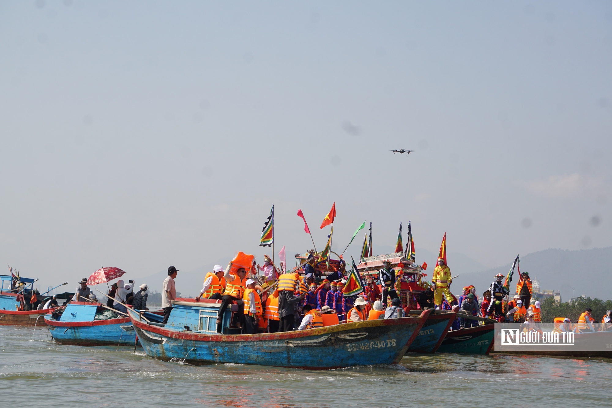 Lướt sóng trải nghiệm lễ hội cầu ngư hơn 200 năm tuổi của ngư dân trên đầm Thị Nại- Ảnh 2.