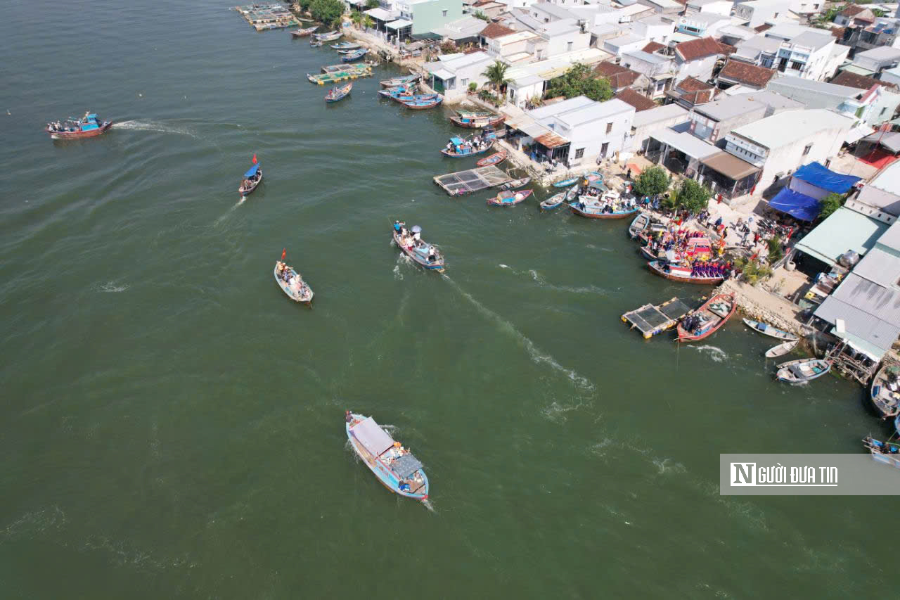 Lướt sóng trải nghiệm lễ hội cầu ngư hơn 200 năm tuổi của ngư dân trên đầm Thị Nại- Ảnh 5.