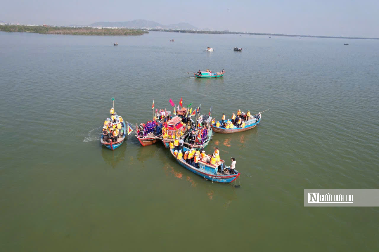 Lướt sóng trải nghiệm lễ hội cầu ngư hơn 200 năm tuổi của ngư dân trên đầm Thị Nại- Ảnh 6.