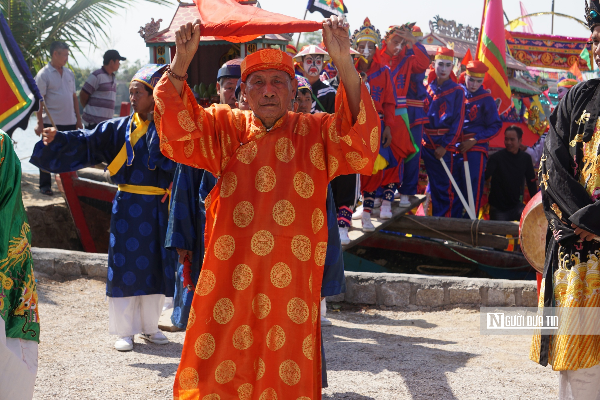 Lướt sóng trải nghiệm lễ hội cầu ngư hơn 200 năm tuổi của ngư dân trên đầm Thị Nại- Ảnh 11.