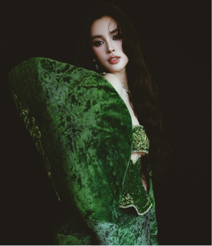 Tiểu Vy - Quốc Trường lộ clip thân mật, dòng trạng thái “thả thính” khiến netizen dậy sóng - Ảnh 6.