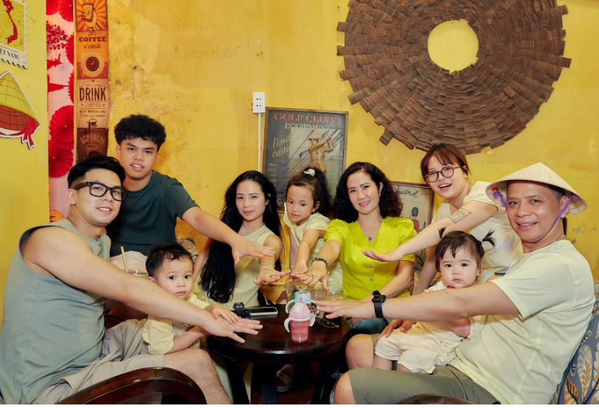 Chân dung NSƯT U60 có 4 con, được chồng cưng chiều như “trứng mỏng”: Hôn nhân gần 30 năm vẫn ngọt ngào - Ảnh 6.