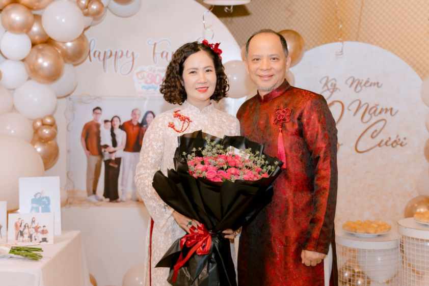 Chân dung NSƯT U60 có 4 con, được chồng cưng chiều như “trứng mỏng”: Hôn nhân gần 30 năm vẫn ngọt ngào - Ảnh 5.