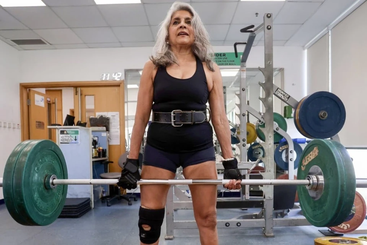 Cụ bà U70 vẫn nâng tạ mỗi ngày nhờ thói quen độc lạ có 