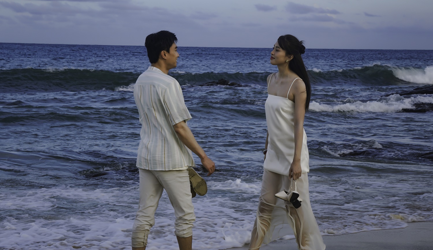 Tiểu Vy - Quốc Trường lộ clip thân mật, dòng trạng thái “thả thính” khiến netizen dậy sóng - Ảnh 4.