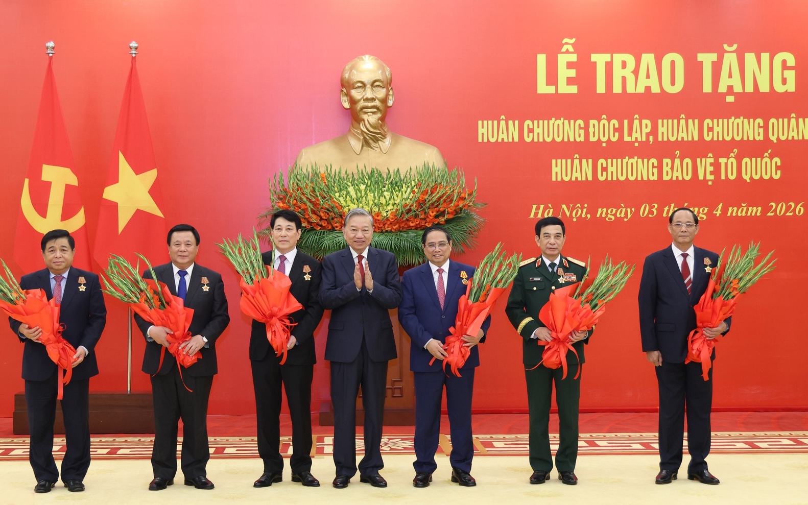 Tổng Bí thư Tô Lâm trao Huân chương cao quý cho lãnh đạo Đảng, Nhà nước, Quân đội