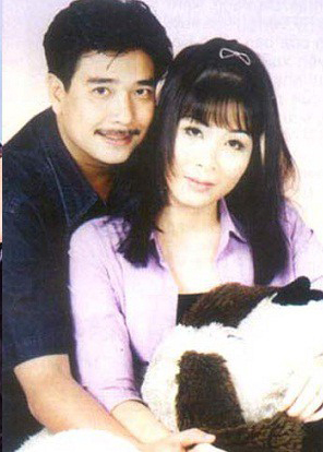 Hạnh phúc ngọt ngào của nữ NSND nổi tiếng nên duyên với tài tử điện ảnh đình đám- Ảnh 2. Hạnh phúc ngọt ngào của nữ NSND nổi tiếng nên duyên với tài tử điện ảnh đình đám- Ảnh 2.