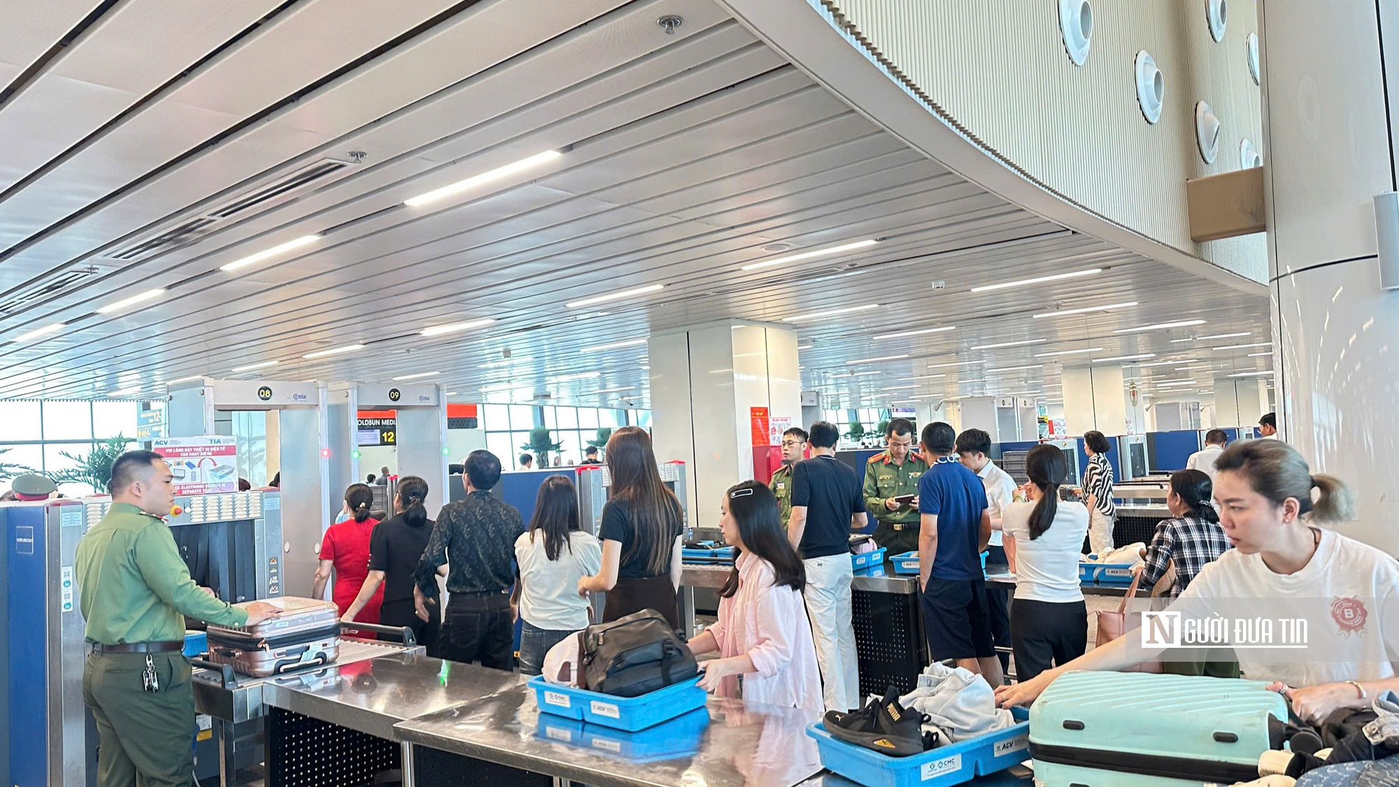 Hơn 109.000 kh&aacute;ch qua T&acirc;n Sơn Nhất ng&agrave;y 30/4, người d&acirc;n cần chủ động thời gian- Ảnh 1.