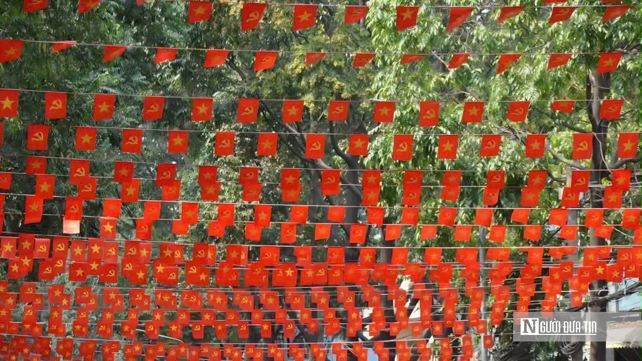 Đồng Nai rực rỡ cờ hoa ngày 30/4, khí thế mới của thành phố trẻ trực thuộc Trung ương- Ảnh 3.