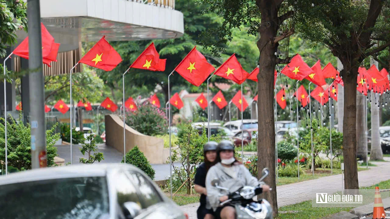 Đồng Nai rực rỡ cờ hoa ngày 30/4, khí thế mới của thành phố trẻ trực thuộc Trung ương- Ảnh 8.
