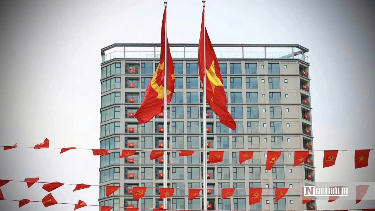 Đồng Nai rực rỡ cờ hoa ngày 30/4, khí thế mới của thành phố trẻ trực thuộc Trung ương- Ảnh 11.