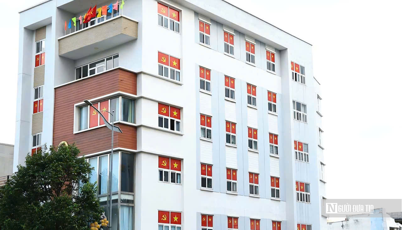 Đồng Nai rực rỡ cờ hoa ngày 30/4, khí thế mới của thành phố trẻ trực thuộc Trung ương- Ảnh 13.