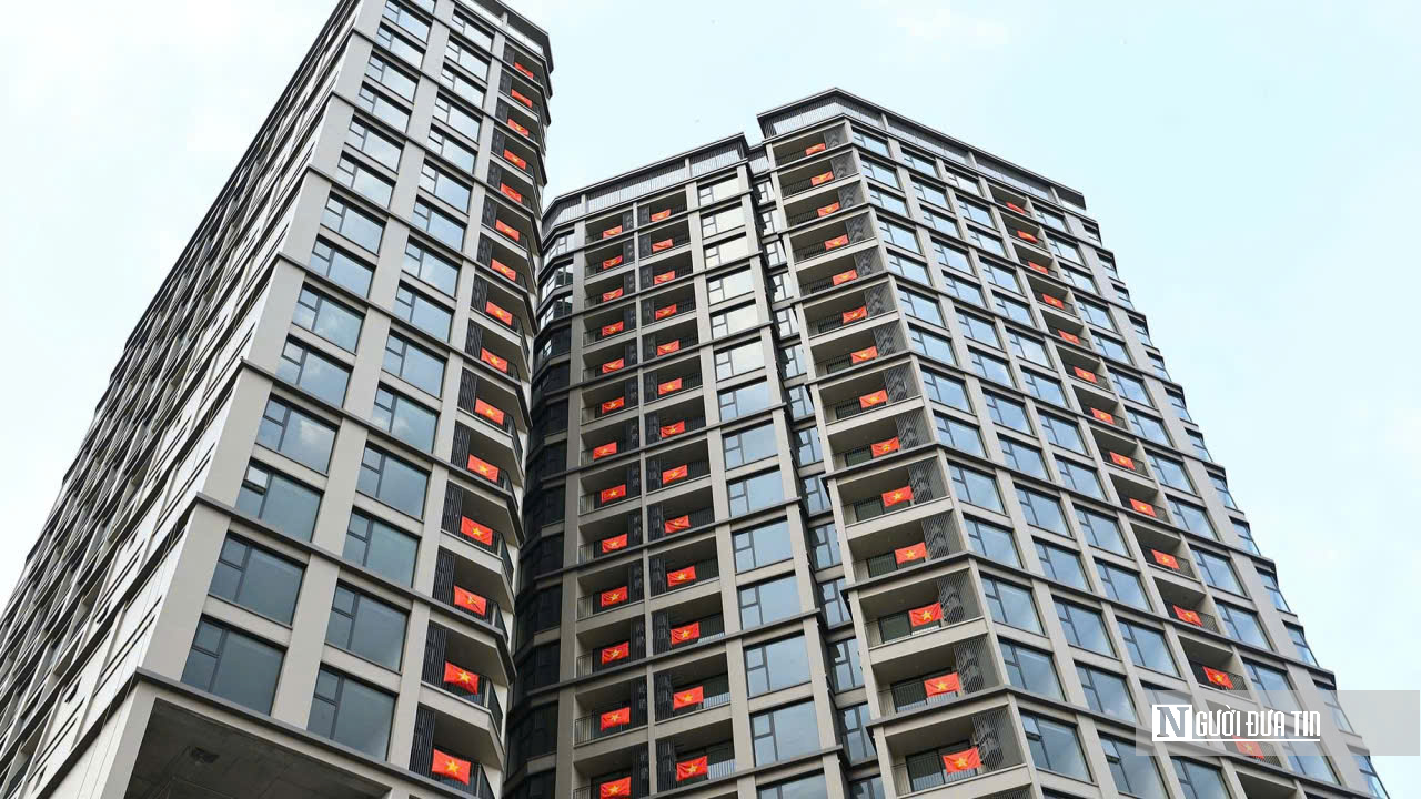 Đồng Nai rực rỡ cờ hoa ngày 30/4, khí thế mới của thành phố trẻ trực thuộc Trung ương- Ảnh 15.