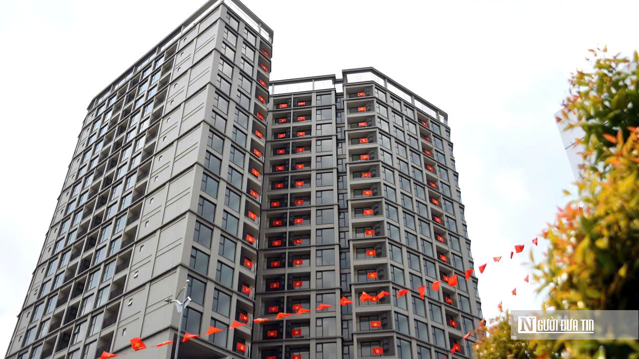 Đồng Nai rực rỡ cờ hoa ngày 30/4, khí thế mới của thành phố trẻ trực thuộc Trung ương- Ảnh 16.