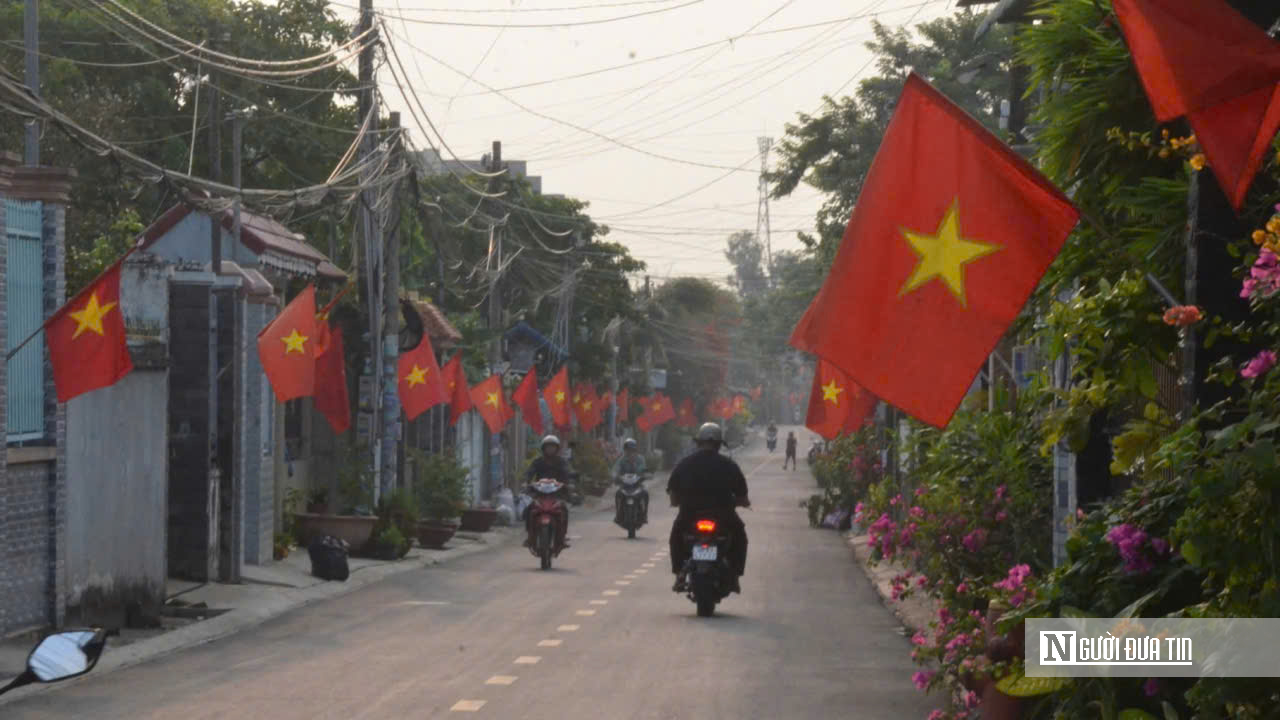 Đồng Nai rực rỡ cờ hoa ngày 30/4, khí thế mới của thành phố trẻ trực thuộc Trung ương- Ảnh 7.