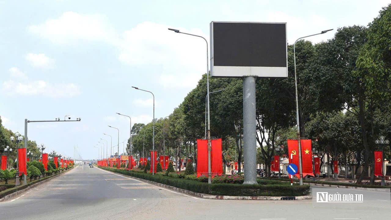 Đồng Nai rực rỡ cờ hoa ngày 30/4, khí thế mới của thành phố trẻ trực thuộc Trung ương- Ảnh 10.