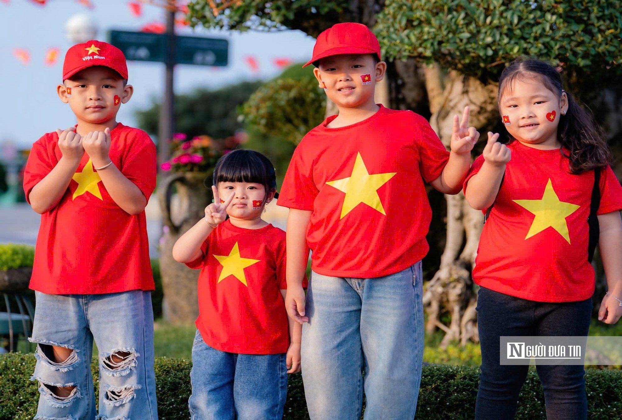 Hàng ngàn du khách đổ về “nóc nhà Nam bộ” dịp 30/4- Ảnh 4.