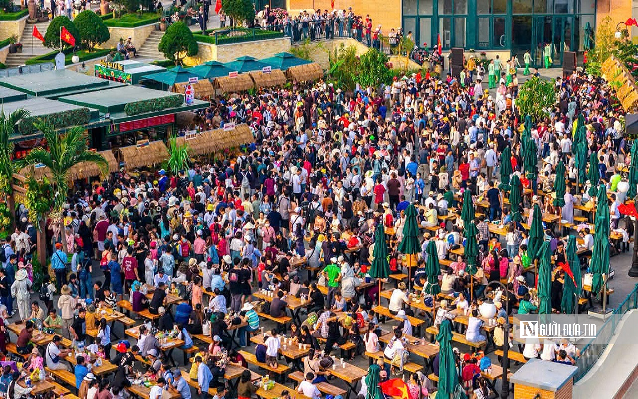 Hàng ngàn du khách đổ về “nóc nhà Nam bộ” dịp 30/4- Ảnh 10.