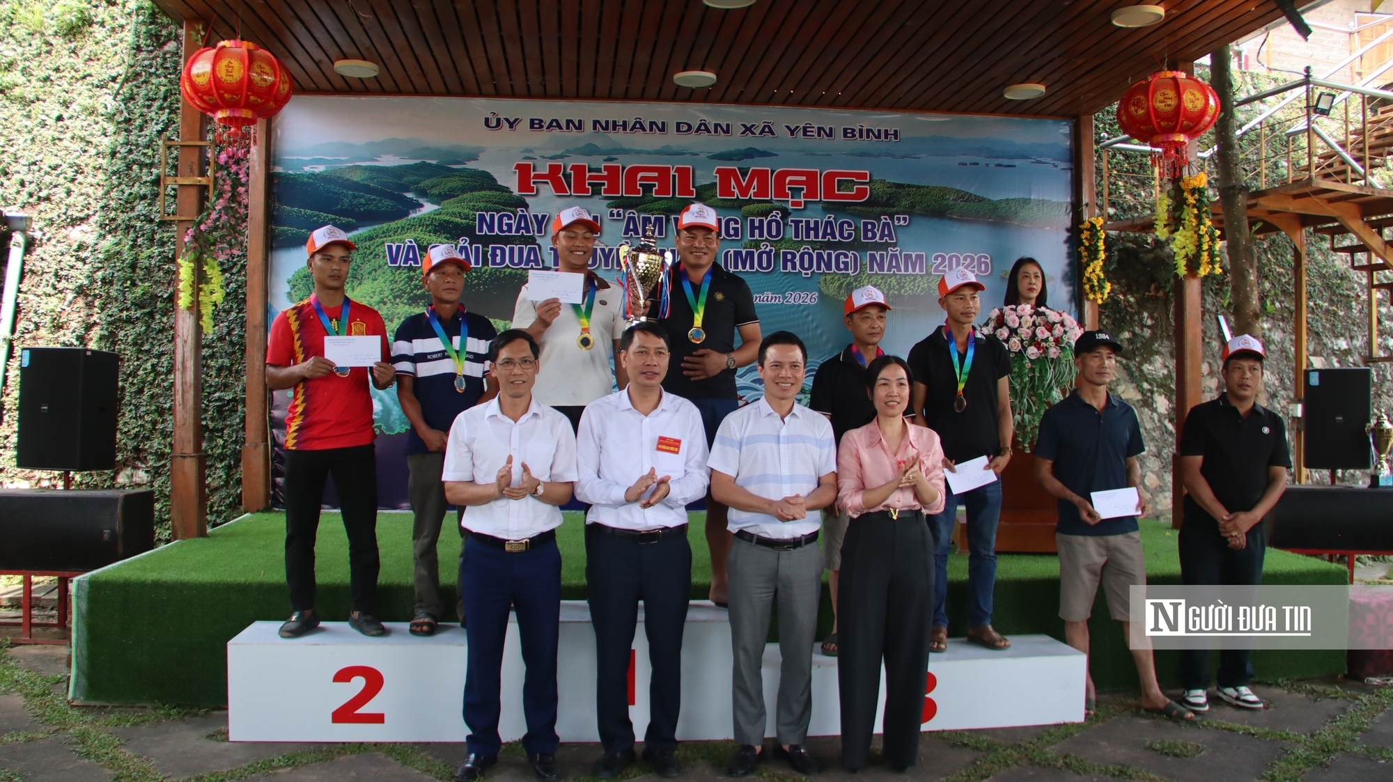 N&aacute;o nhiệt ng&agrave;y hội đua thuyền nan giữa l&ograve;ng hồ Th&aacute;c B&agrave; kỳ vĩ- Ảnh 5.