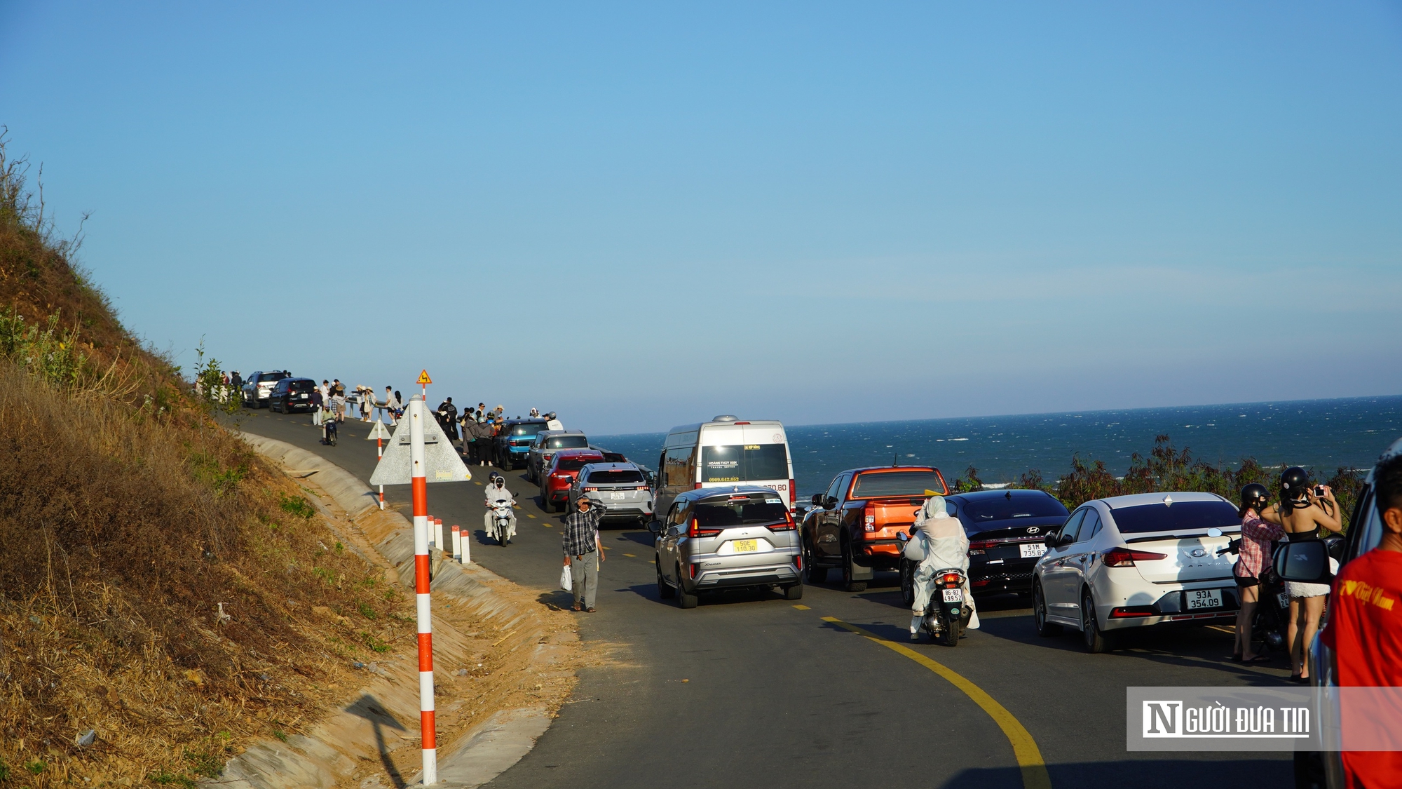 Du lịch bùng nổ dịp 30/4: Xe nối đuôi về Mũi Né, biển đông nghịt người, Đà Lạt chật kín điểm du lịch- Ảnh 10.