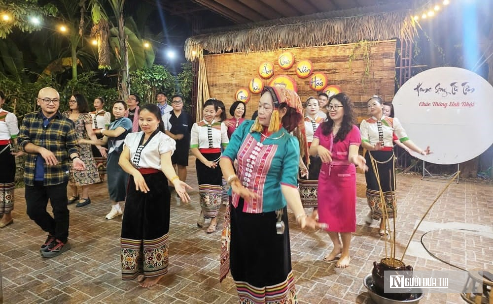 Biến nh&agrave; s&agrave;n cổ th&agrave;nh homestay, người v&ugrave;ng cao đổi đời nhờ thu h&agrave;ng chục triệu mỗi th&aacute;ng- Ảnh 8.