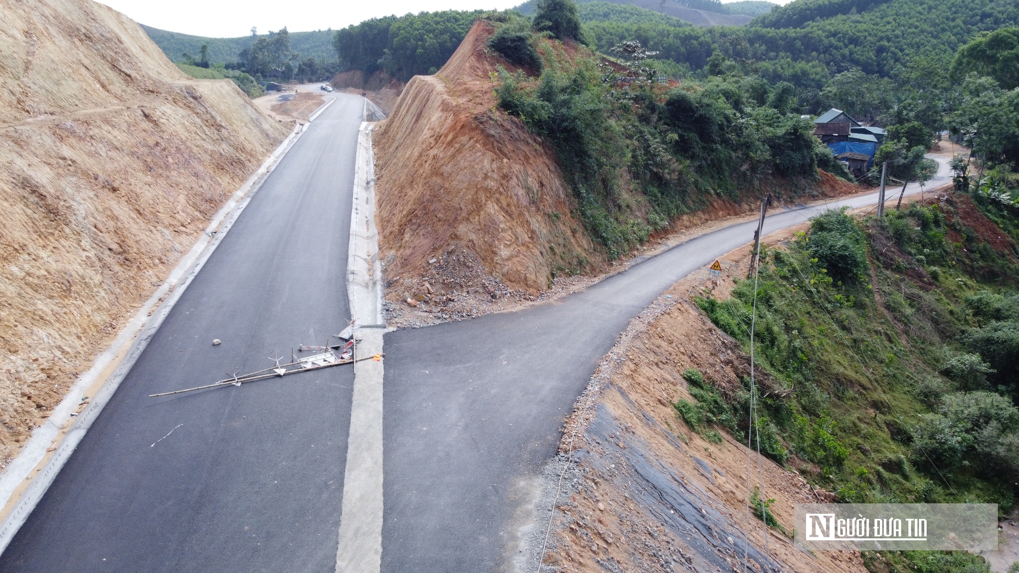 Cận cảnh cầu huyết mạch gần 70 tỷ đồng chờ th&ocirc;ng xe, d&acirc;n ng&oacute;ng từng ng&agrave;y- Ảnh 3.