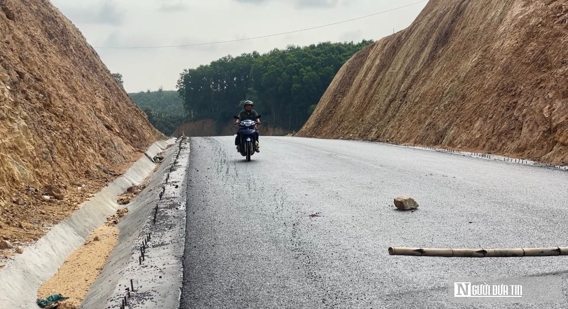 Cận cảnh cầu huyết mạch gần 70 tỷ đồng chờ th&ocirc;ng xe, d&acirc;n ng&oacute;ng từng ng&agrave;y- Ảnh 8.