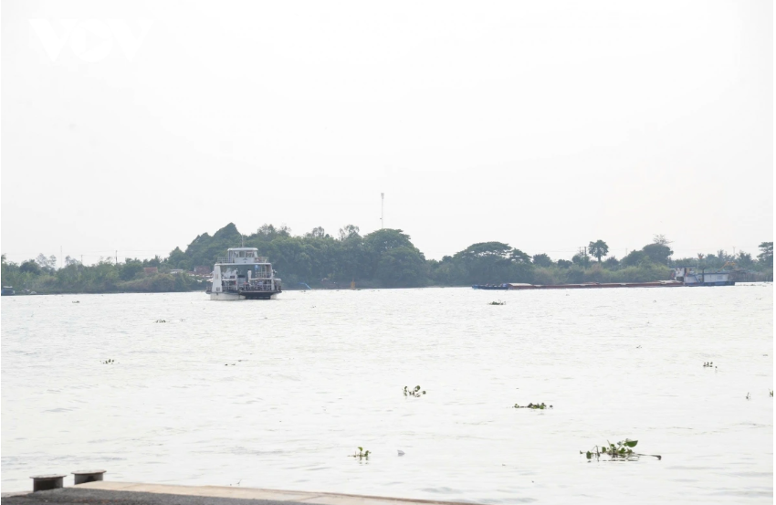 Vội rời phà khi chưa cập bến, người phụ nữ bị mỏ phà cán trúng, tử vong thương tâm - Ảnh 1.