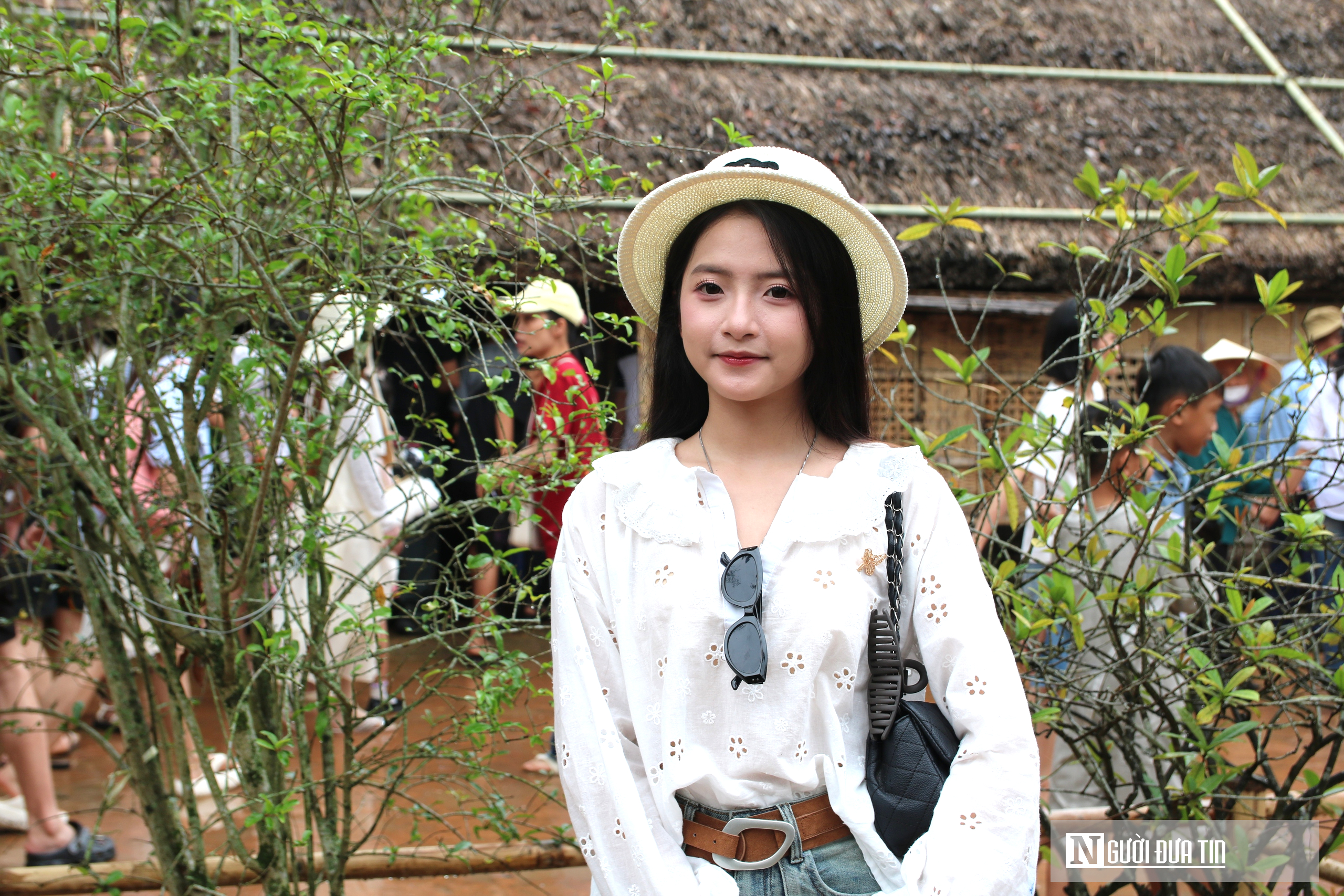 Đồng b&agrave;o mu&ocirc;n phương đội mưa về thăm qu&ecirc; B&aacute;c dịp kỷ niệm 51 năm ng&agrave;y thống nhất đất nước- Ảnh 10.