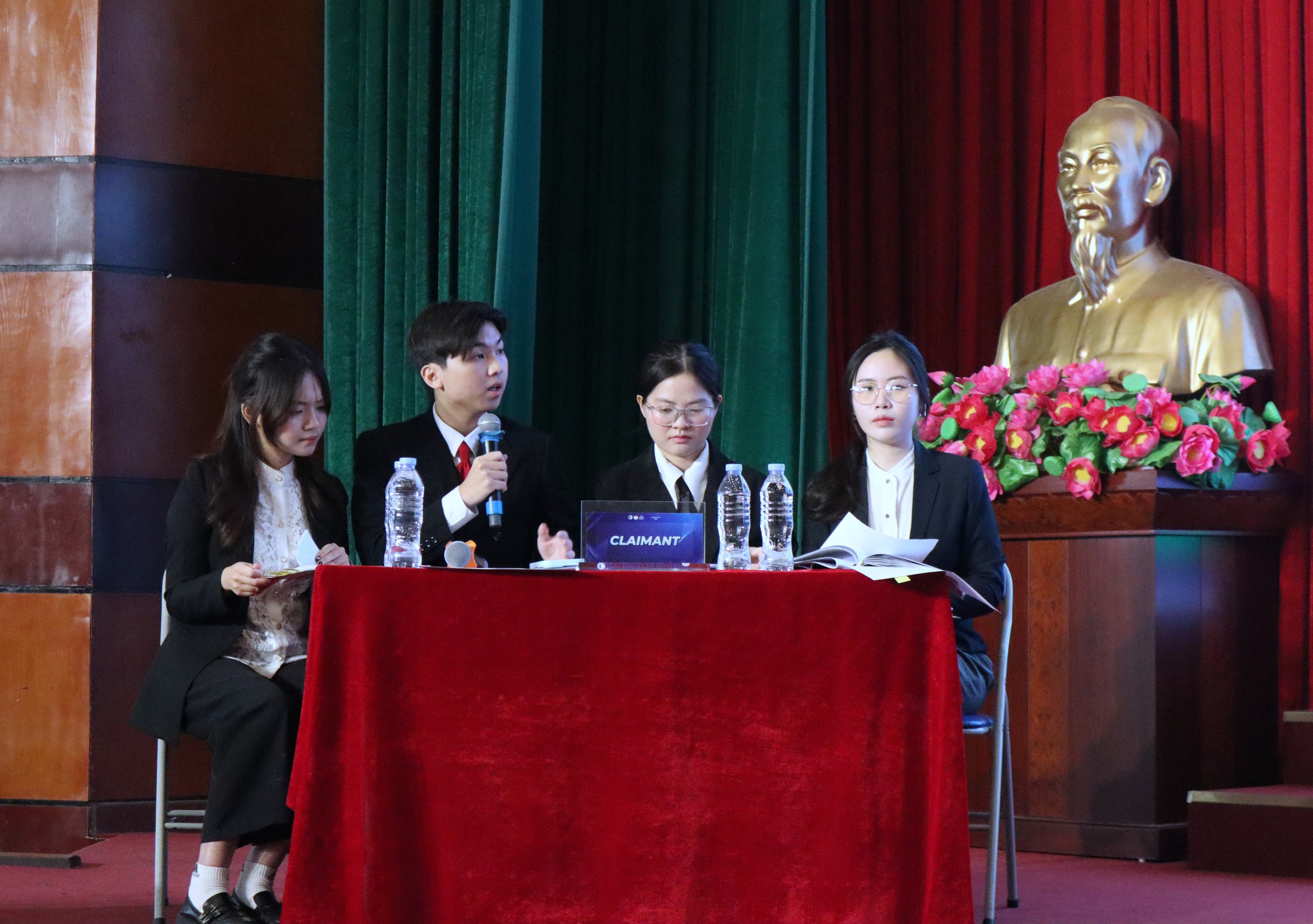 Sinh viên trường Đại học Luật Hà Nội vô địch tại cuộc thi The ASEAN Moot 2026- Ảnh 2.