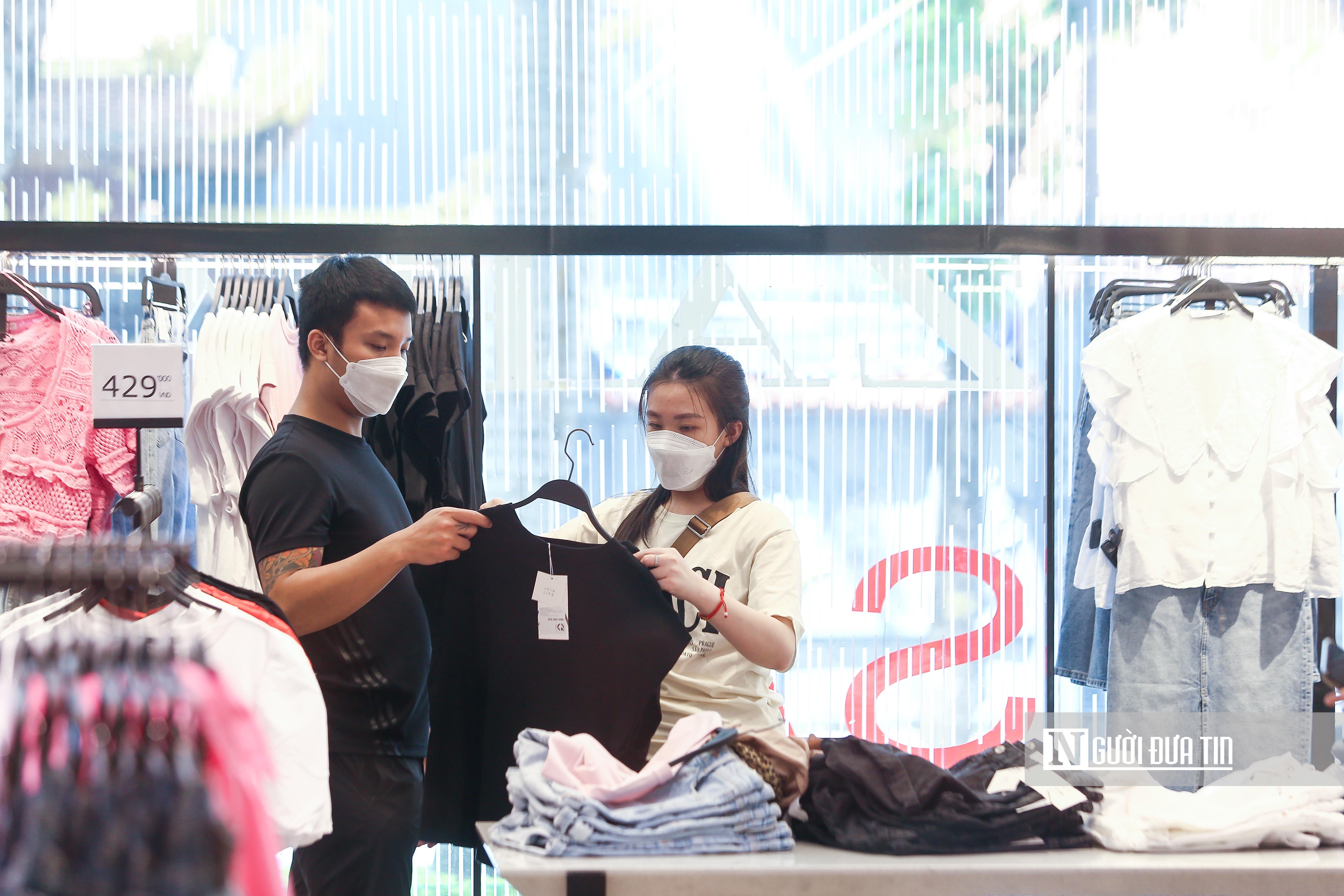 Vì sao lương tăng nhưng người dân chưa thấy đời sống được cải thiện? - Ảnh 1.