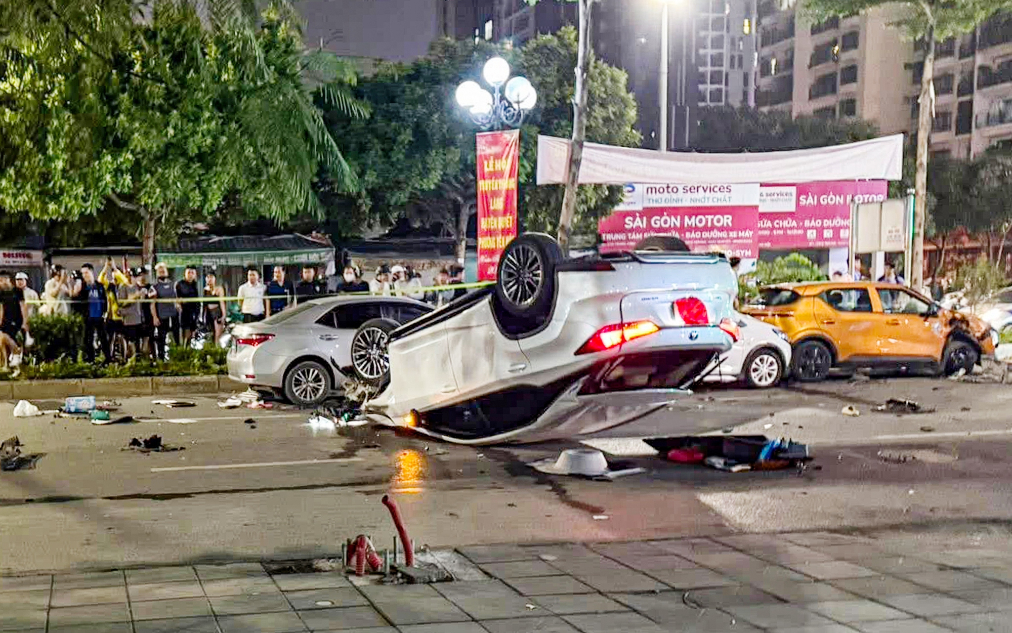 Hà Nội: Khởi tố tài xế gây tai nạn liên hoàn, 6 ô tô và 1 xe máy hư hỏng