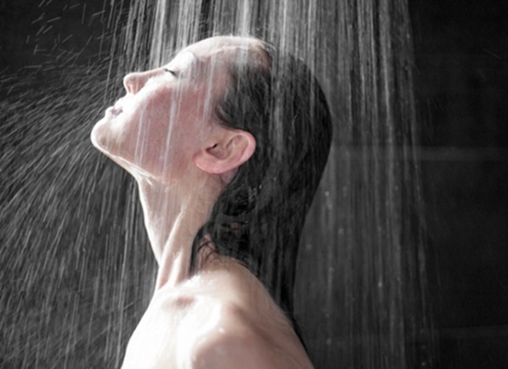 Thói quen rửa mặt nhiều chị em đang làm mỗi ngày, khiến da già nhanh - Ảnh 1.