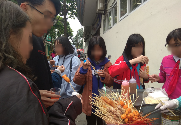 THỰC PHẨM BẨN, CHUYỆN KH&Ocirc;NG CHỈ Ở NH&Agrave; TRƯỜNG...- Ảnh 2.