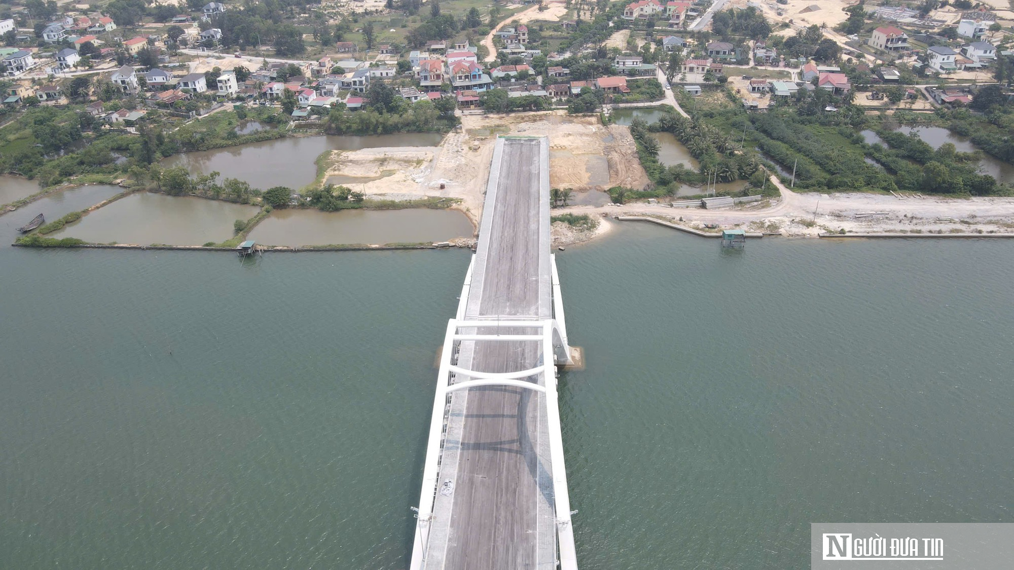 Cầu 1.300 tỷ đồng bắc qua sông Nhật Lệ hoàn thành nhưng chưa thể thông tuyến- Ảnh 8. Cầu 1.300 tỷ đồng bắc qua sông Nhật Lệ hoàn thành nhưng chưa thể thông tuyến- Ảnh 8.