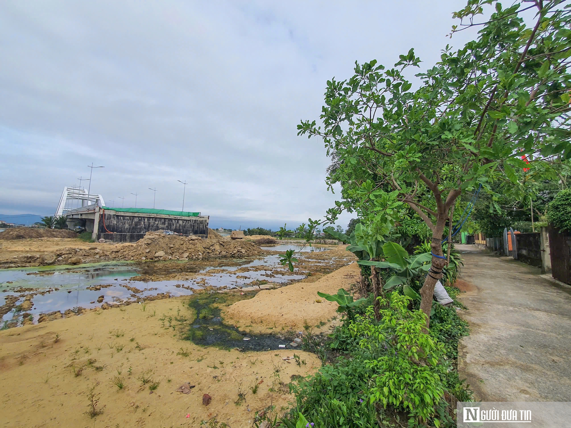 Cầu 1.300 tỷ đồng bắc qua sông Nhật Lệ hoàn thành nhưng chưa thể thông tuyến- Ảnh 9. Cầu 1.300 tỷ đồng bắc qua sông Nhật Lệ hoàn thành nhưng chưa thể thông tuyến- Ảnh 9.