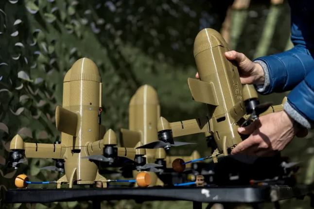 Ukraine khoe phòng không ngày càng hiệu quả: Tỉ lệ đánh chặn tên lửa và drone đạt gần 90%- Ảnh 1.