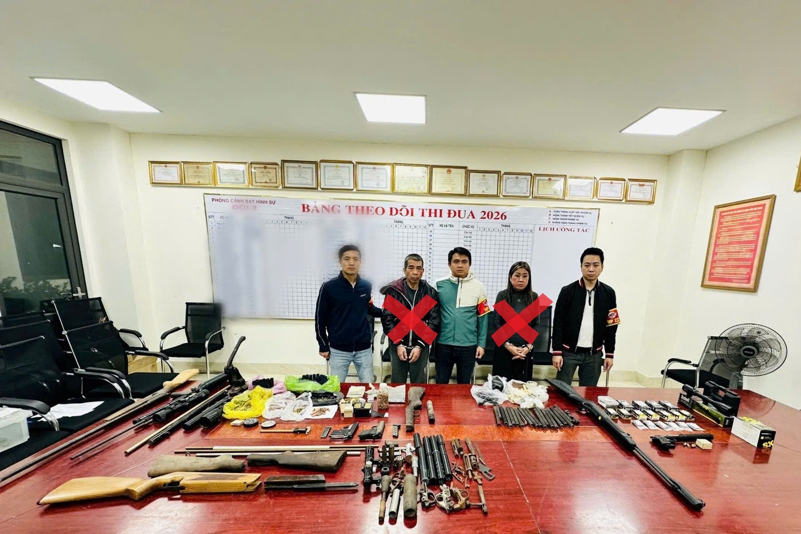 Triệt phá đường dây chế tạo, mua bán vũ khí quân dụng quy mô lớn- Ảnh 1. Triệt phá đường dây chế tạo, mua bán vũ khí quân dụng quy mô lớn- Ảnh 1.