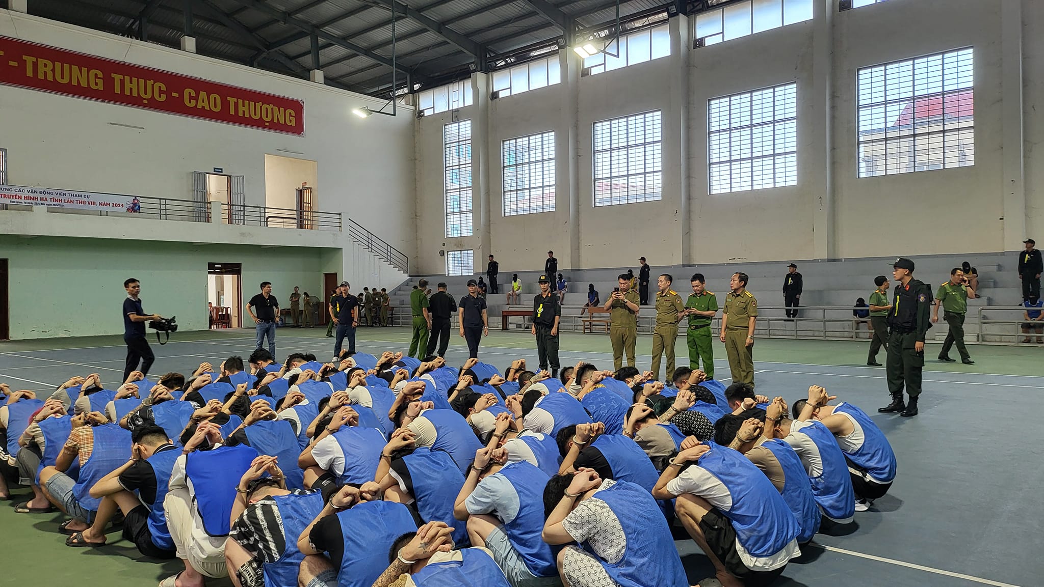 Kịch bản lừa đảo chiếm đoạt hàng chục tỷ đồng xuyên biên giới- Ảnh 3.