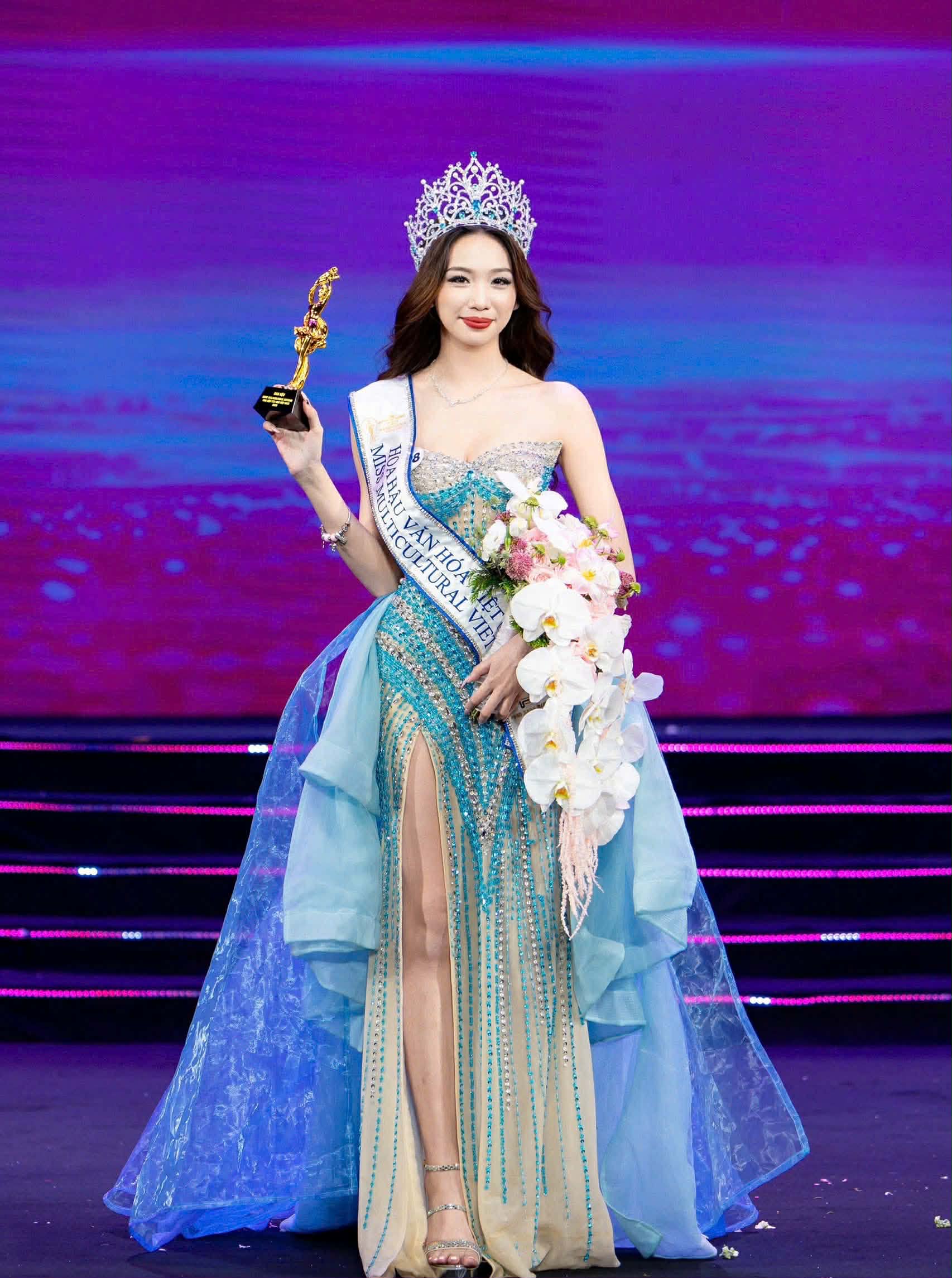 Người đẹp quê Ninh Bình vừa đăng quang Hoa hậu Văn hóa Việt Nam 2026 - Ảnh 1.