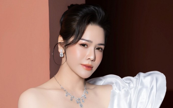 Nhật Kim Anh: Cuộc Sống 'Phú Bà' Với Biệt Thự 20 Tỷ Và Đam Mê Nghệ Thuật