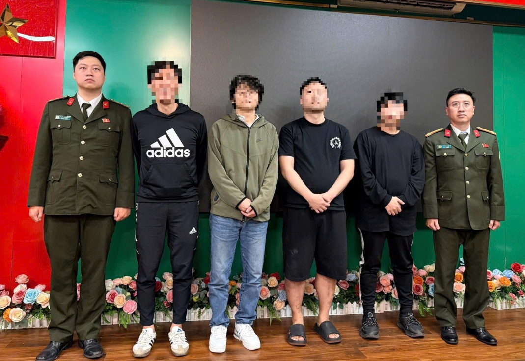 Triệt phá ổ nhóm 58 người nước ngoài: Lộ đường dây lừa đảo, đánh bạc quy mô lớn- Ảnh 3. Triệt phá ổ nhóm 58 người nước ngoài: Lộ đường dây lừa đảo, đánh bạc quy mô lớn- Ảnh 3.