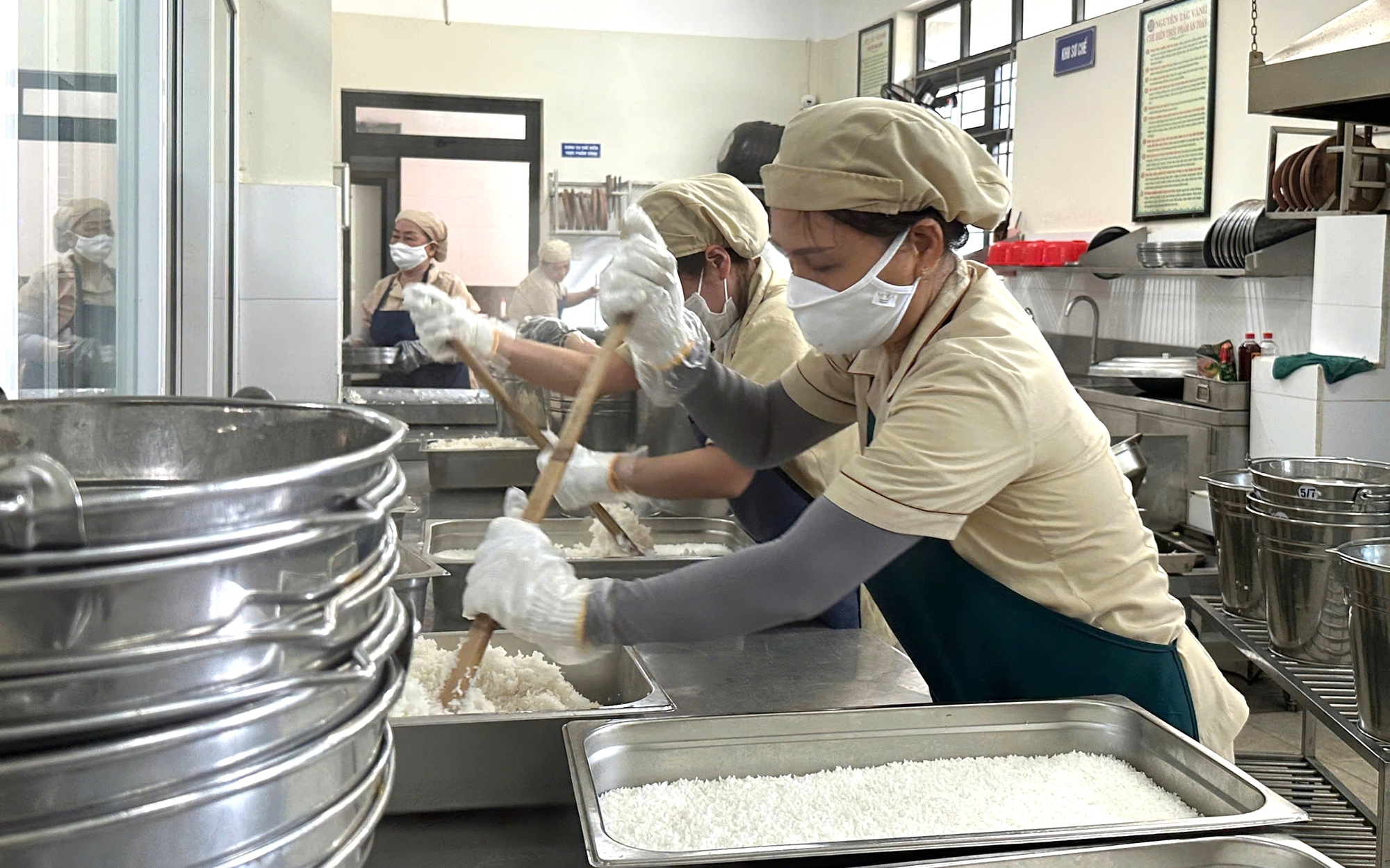 Bếp Ăn Học Đường Đà Nẵng: 'Không Đạt Là Trả Lại Ngay' Để Đảm Bảo An Toàn Thực Phẩm