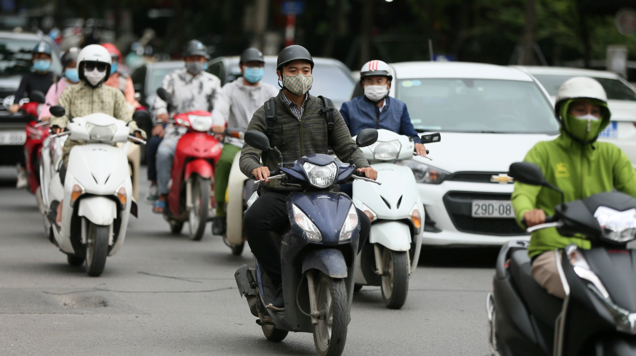 Nắng nóng lan rộng từ miền Bắc vào miền Nam: Nhiều nơi biến thành “chảo lửa”, nền nhiệt tăng cao - Ảnh 1.
