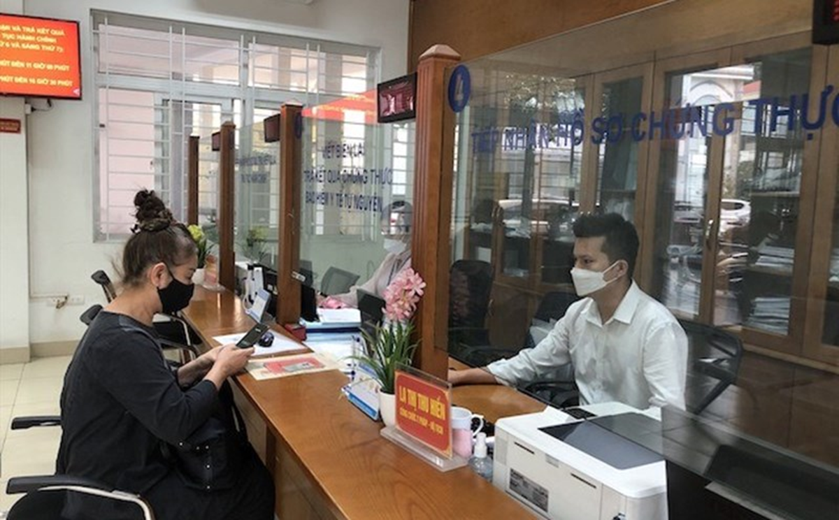 Những trường hợp công chức bị thu hồi, hủy bỏ chứng chỉ bồi dưỡng - Ảnh 1.